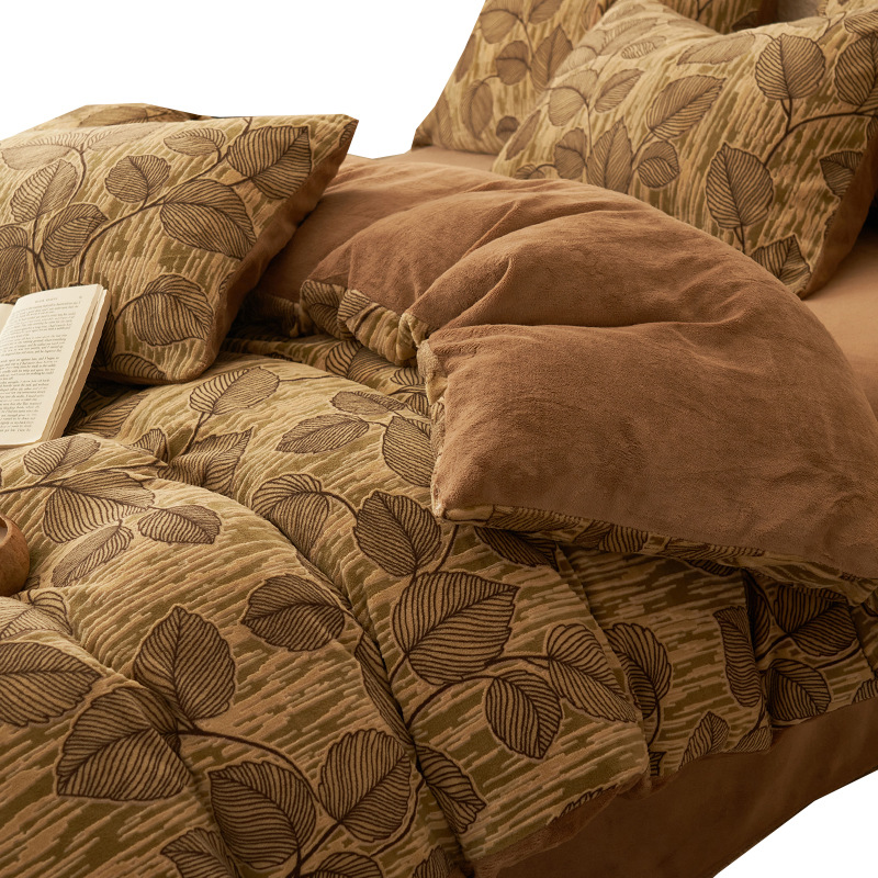 Alta sensación de tallado leche de lana de cuatro piezas doble cara engrosado cálido edredón de coral cubierta de cama de franela