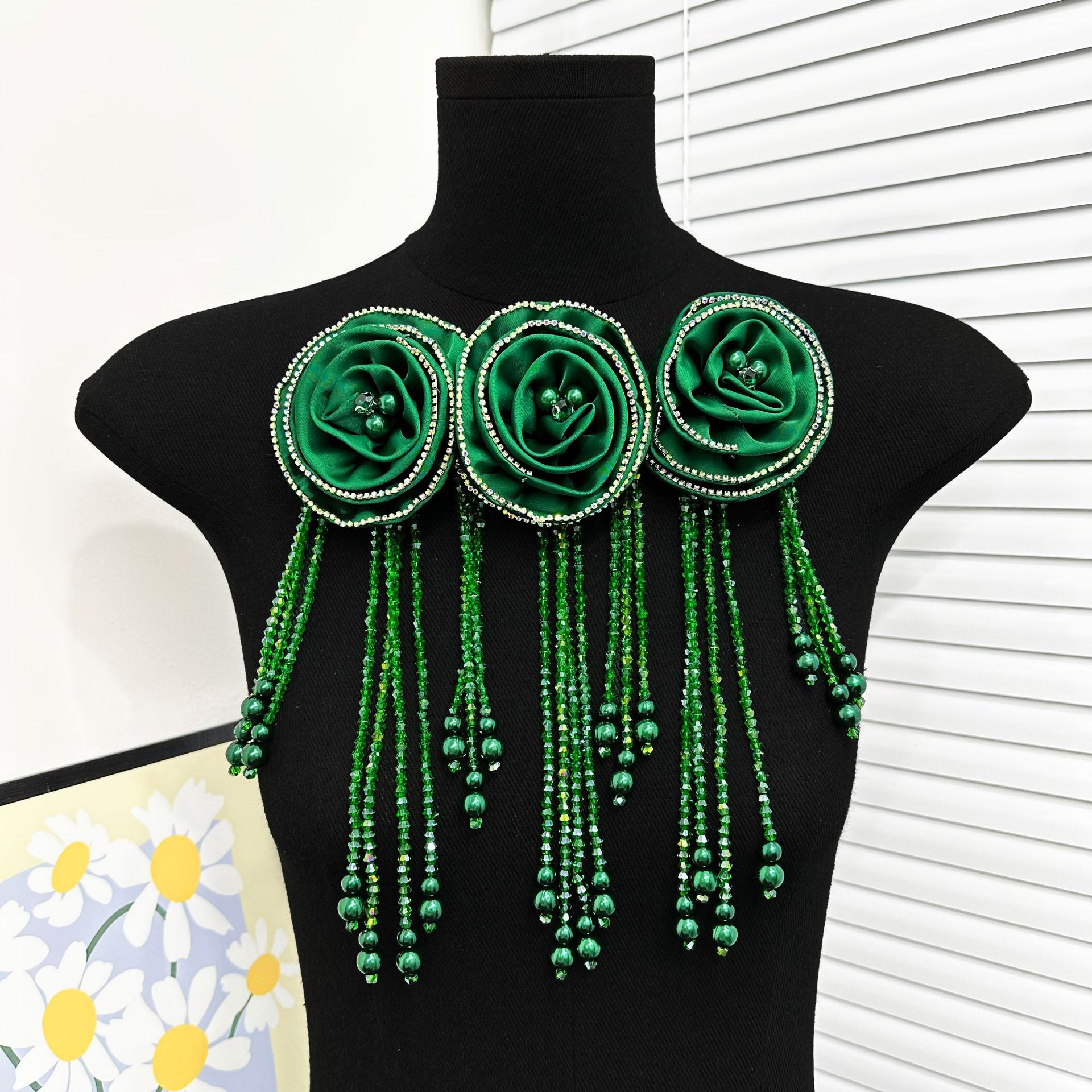 Transfronteriza industria pesada diamante bordado tela tridimensional rosas bordado pecho dulce choker cheongsam accesorios de vestido