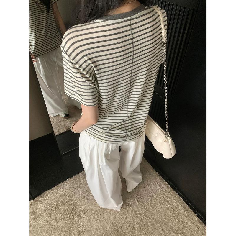Women's summer T-shirt with Lyocell, acetate linen, short sleeves, drapey, rolled edges, round neck, loose fit, and pockets Women's summer T-shirt with Lyocell, acetate linen, short sleeves, drapey, rolled edges, round neck, loose fit, and pockets