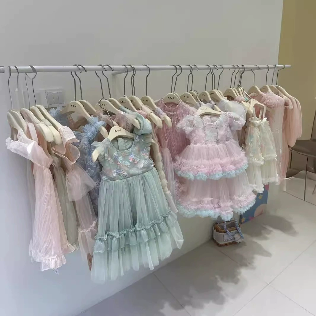 Детская брендовая одежда со скидкой, 26 летних комплектов для детей: юбки, брюки, разнообразные модели, брендовая детская одежда, поставка от производителя.