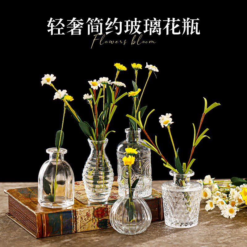 French-Style Vintage Embossed Glass Mini Vase for Hydroponic Flower Arrangements, Desktop Decoration, Creative Floral Art Vase