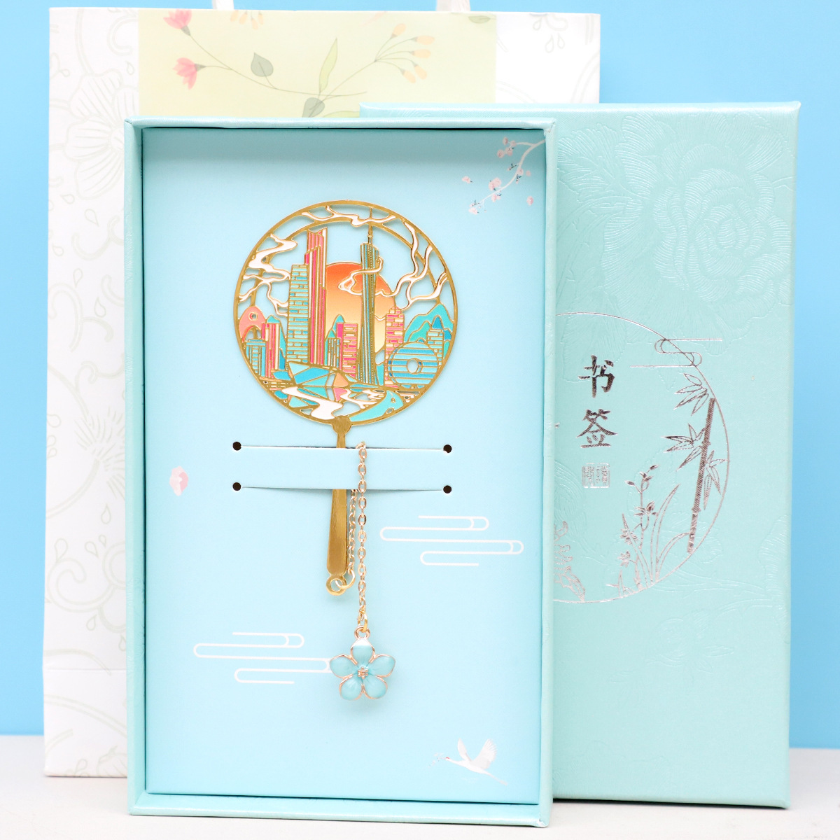 Guangzhou Tower pendant (blue box + Gift Bag)