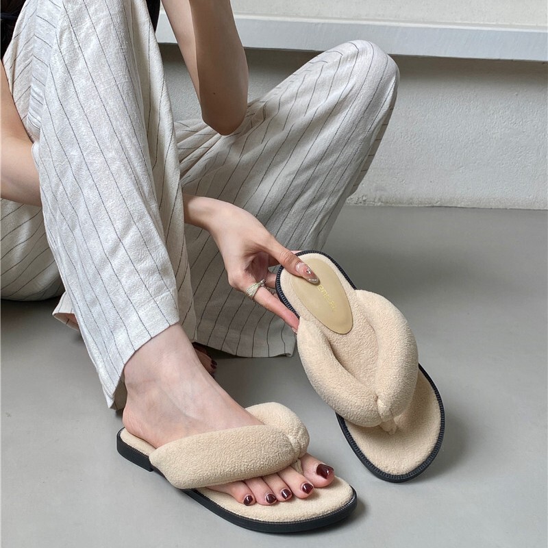 Korean Style Flat Suede Flip-Flops for Women, Suitable for Outdoor Wear, 2026 Autumn and Winter New Leopard Print Thong Slippers, Furry Shoes