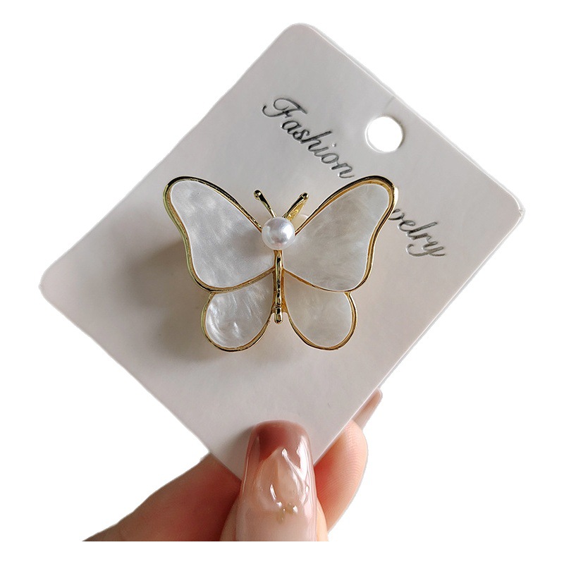 2023 fritillary mariposa broche femenino alto sentido nicho perla pin ramillete ropa suéter accesorios fábrica al por mayor