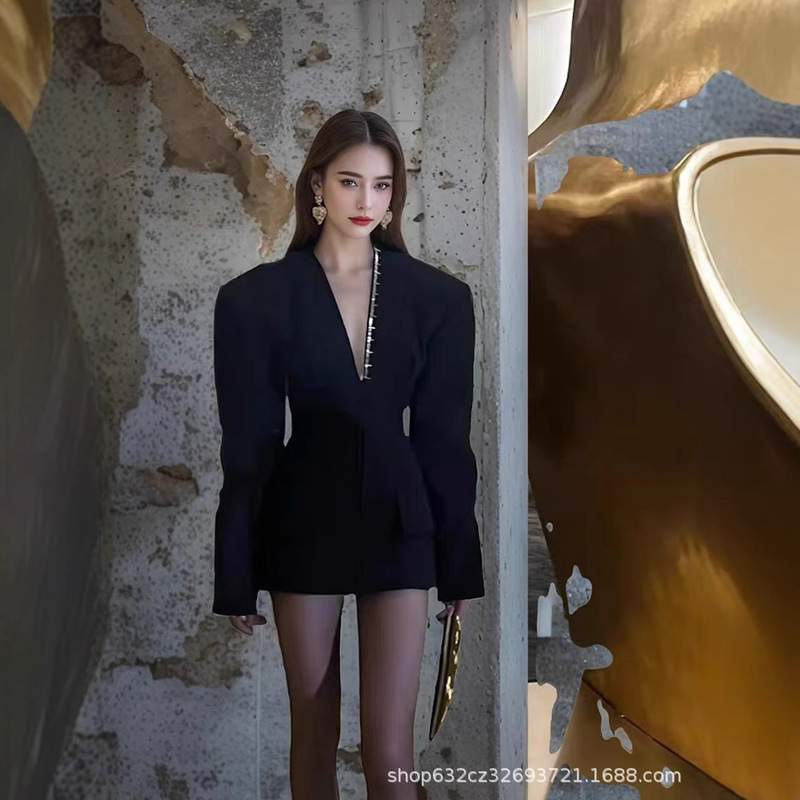 Black Royal Sister Style Sexy V Neck Dress Women's 2025 Autumn New High-End Light Luxurious Temperament Hot Suit Skirt Black Royal Sister Style Sexy V Neck Dress Women's 2025 Autumn New High-End Light Luxurious Temperament Hot Suit Skirt