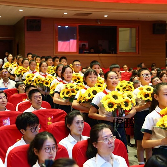 Reunión deportiva, actividades estudiantiles, baile, flores falsas coloridas, flores de plástico, flores de seda, baile, accesorios, ramo de simulación