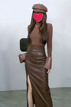 时尚年轻通勤咖色上衣+开叉皮裙套装两件套2025年秋款气质女装潮