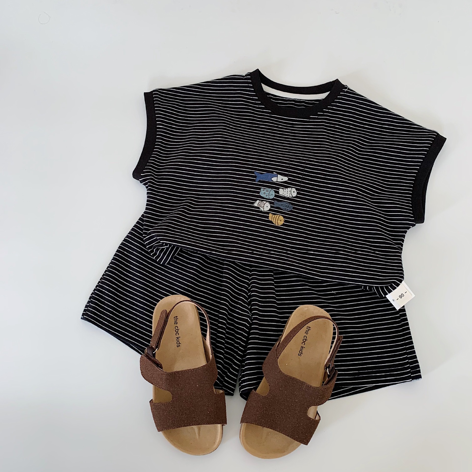 Traje para niños Maibao 2025 verano nuevo estilo coreano hombres y mujeres bebé a rayas sin mangas traje de dos piezas para niños