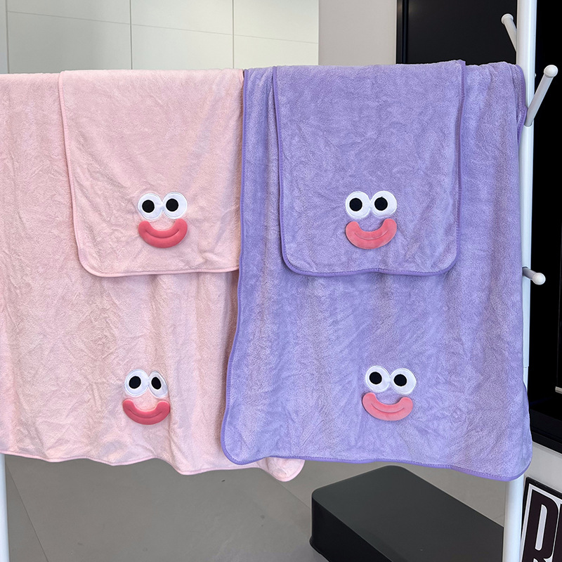Nuevas lindas toallas de dibujos animados de boca grande vello de coral se puede usar para envolver toallas de baño de tamaño grande envueltas en el pecho absorbiendo agua para limpiar el pecho vestido de baño