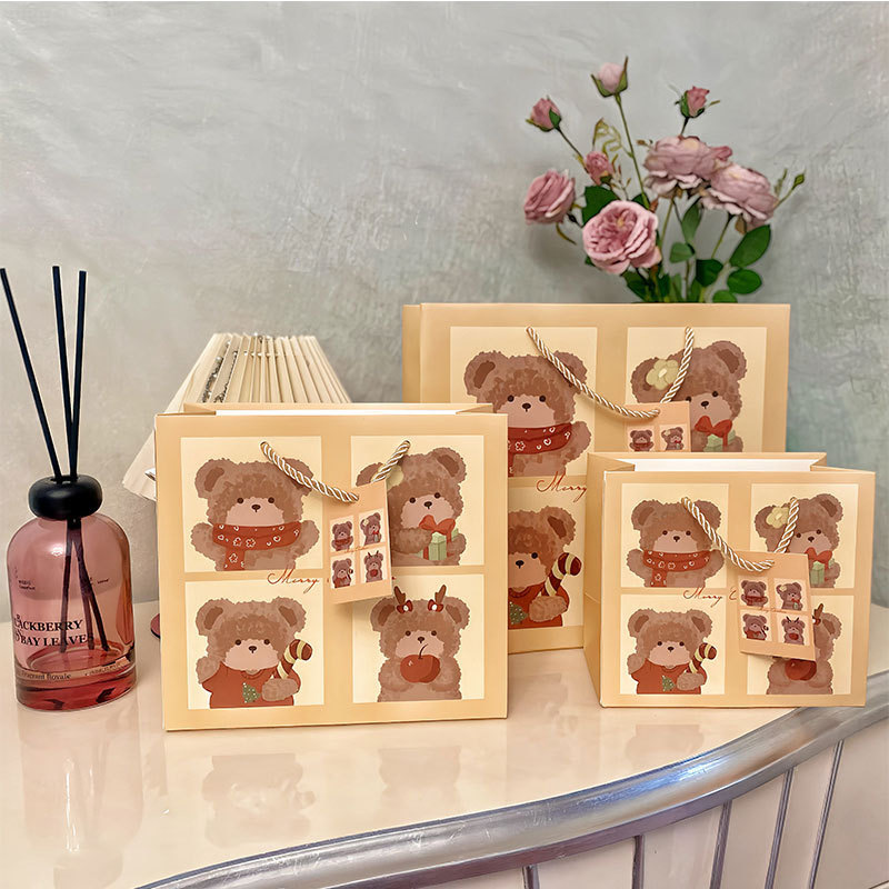 创意可爱ins圣诞礼品袋高颜值卡通小熊生日伴手礼手提纸袋现货