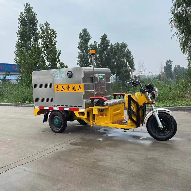 Electric small three-wheel high-pressure cleaning vehicle school property park road trash can water gun washing cleaning vehicle