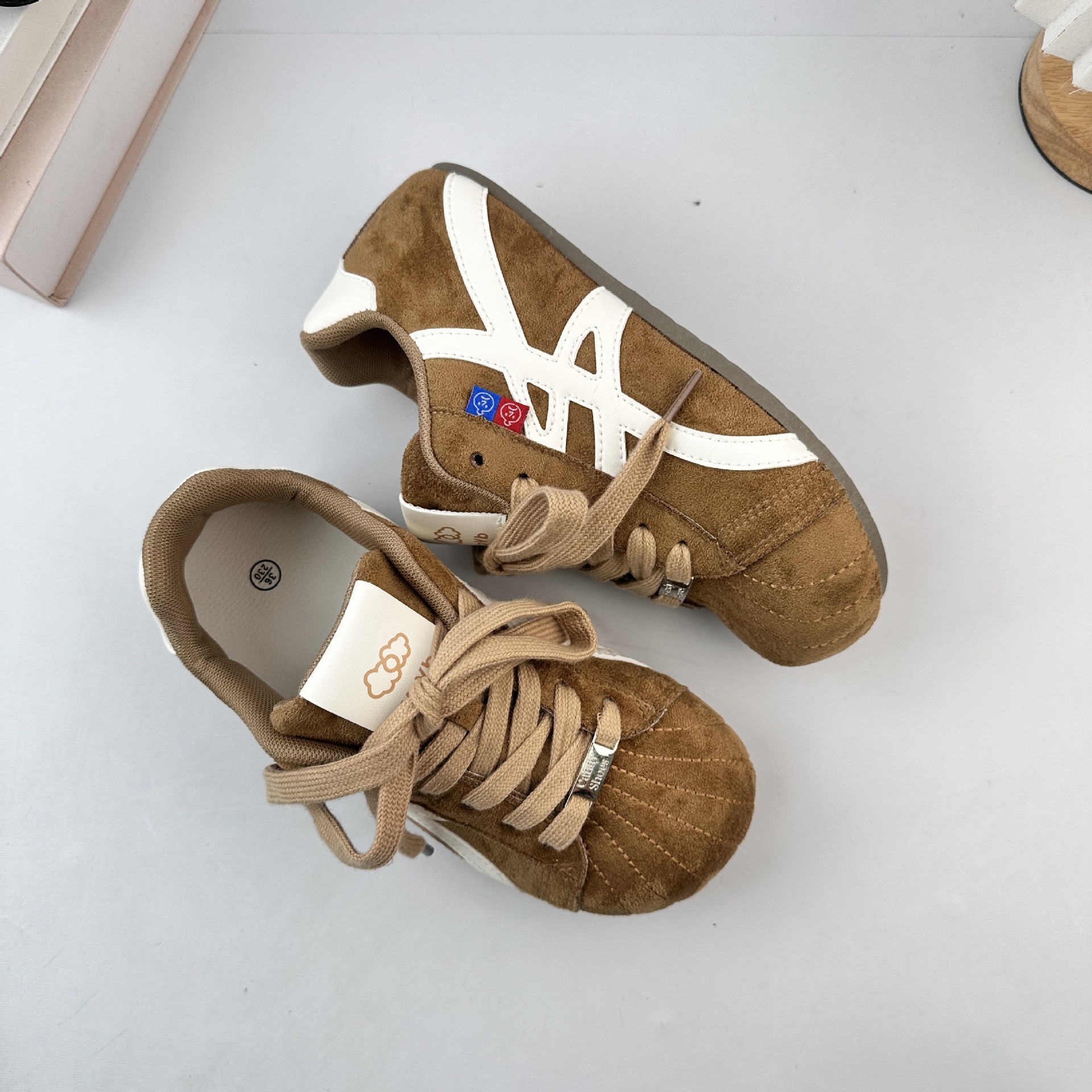 Farwave retro Gump zapatos deportivos casuales versátiles 2025 nuevos estudiantes de otoño lazos bajos zapatos de entrenamiento alemán mujeres