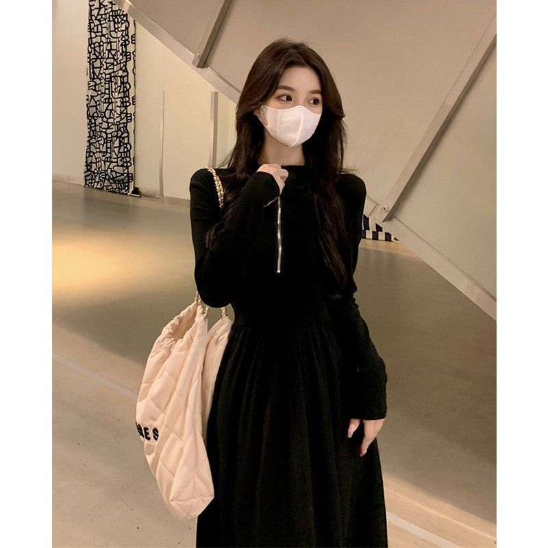 赫本黑色连衣裙女2025秋季新款长袖收腰显瘦小黑裙高级感圆领长裙|undefined