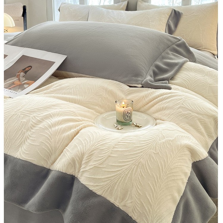 Cama de seda de leche tallada cuatro piezas de coral sábanas de cama de tres piezas de nuevo otoño y invierno engrosado y cálido