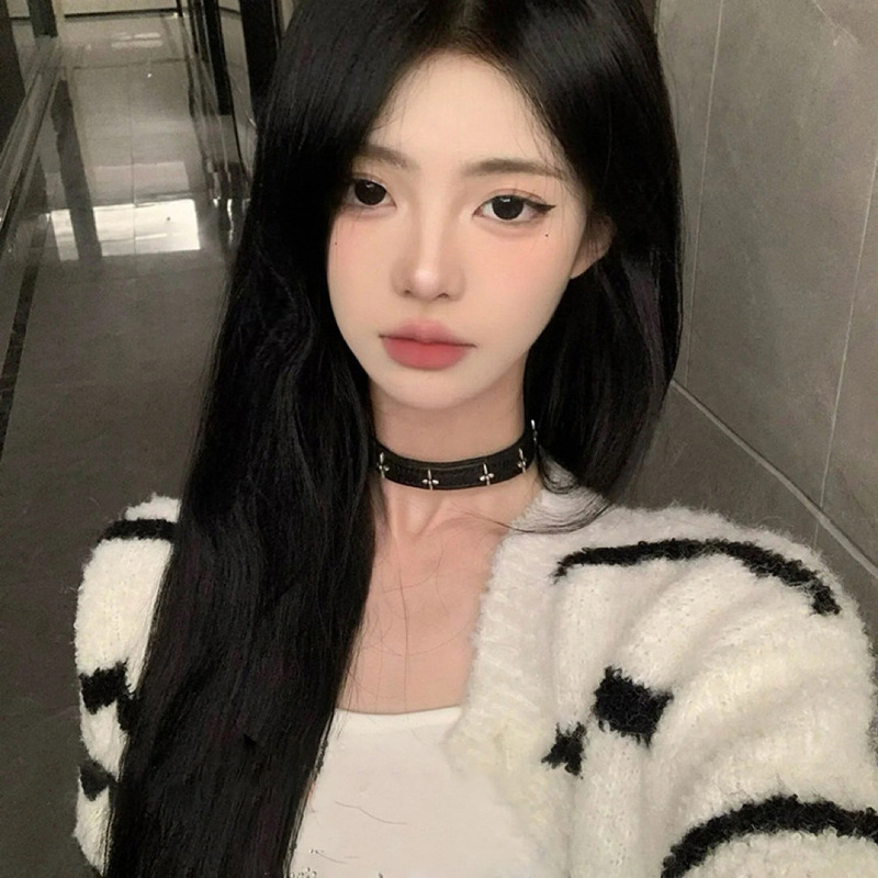 Zhang Yuanying New Style Dark Cross Flower Choker Collar Female Spice Girl Niche Design Sense Leather Necklace