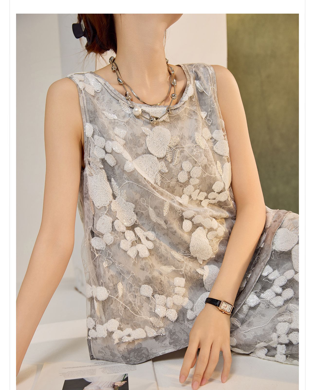 Bộ vest nữ phong cách Trung Quốc mới mùa hè 2026, thêu sequin, chân váy ngắn và áo vest — Chân váy màu trắng be, Chân váy đen cao cấp, Gilê đen cao cấp, Gi lê màu trắng be chi tiết 4