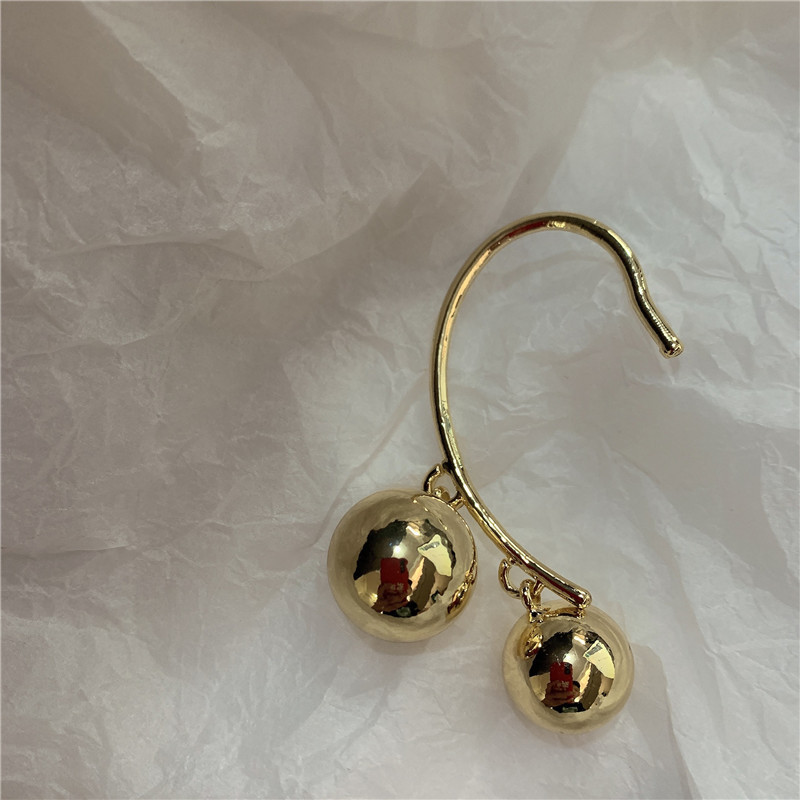 Fashion Metal Ball Single Earrings Wholesale display picture 4