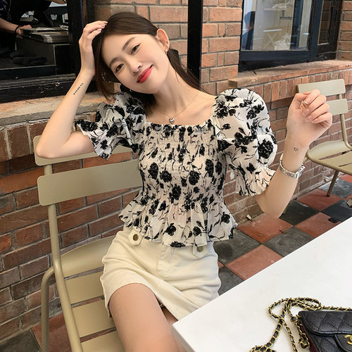 [Original workmanship] 2024 summer thin style with waist and waist to show slimming and belly cover French square neck top with ruffled and bubble sleeves