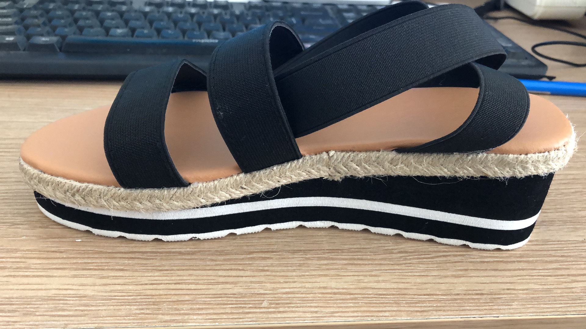2020 summer European and American new style wedge heel sandals, large size thick-soled solid color fish-mouth shoes made of hemp rope, size 43 for export wholesale Item Picture