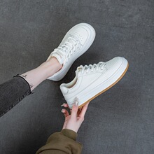 头层牛皮舒适平底小白鞋女2025春季新款百搭休闲板鞋圆头系带单鞋