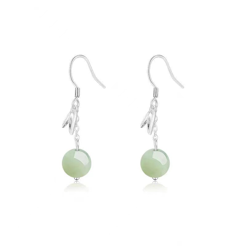 Hoja de jade anti-hotan gancho de orejas artísticas de estilo femenino largo temperamento retro hojas de jade diseño chino simple orejas