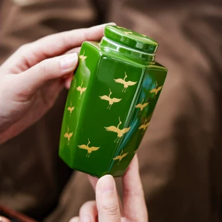翡翠绿金色仙鹤茶叶罐子陶瓷普洱茶收纳盒小号便携茶仓防潮密封罐