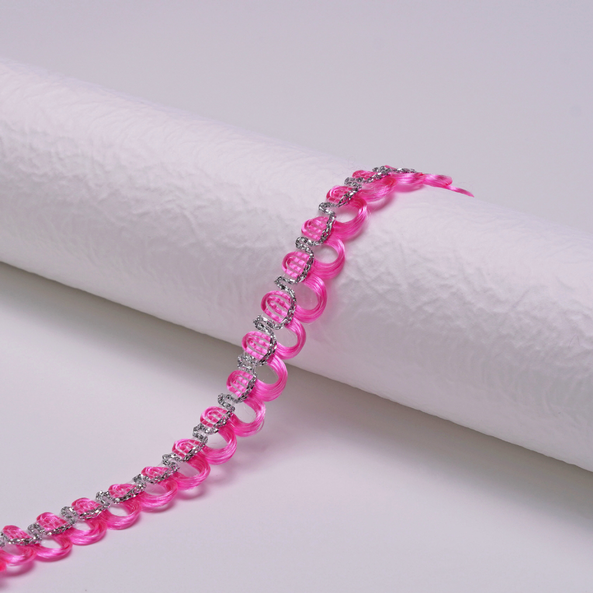 Suministro de stock directo de fábrica de 1cm de color dorado y plateado borde ondulado encaje ropa accesorios