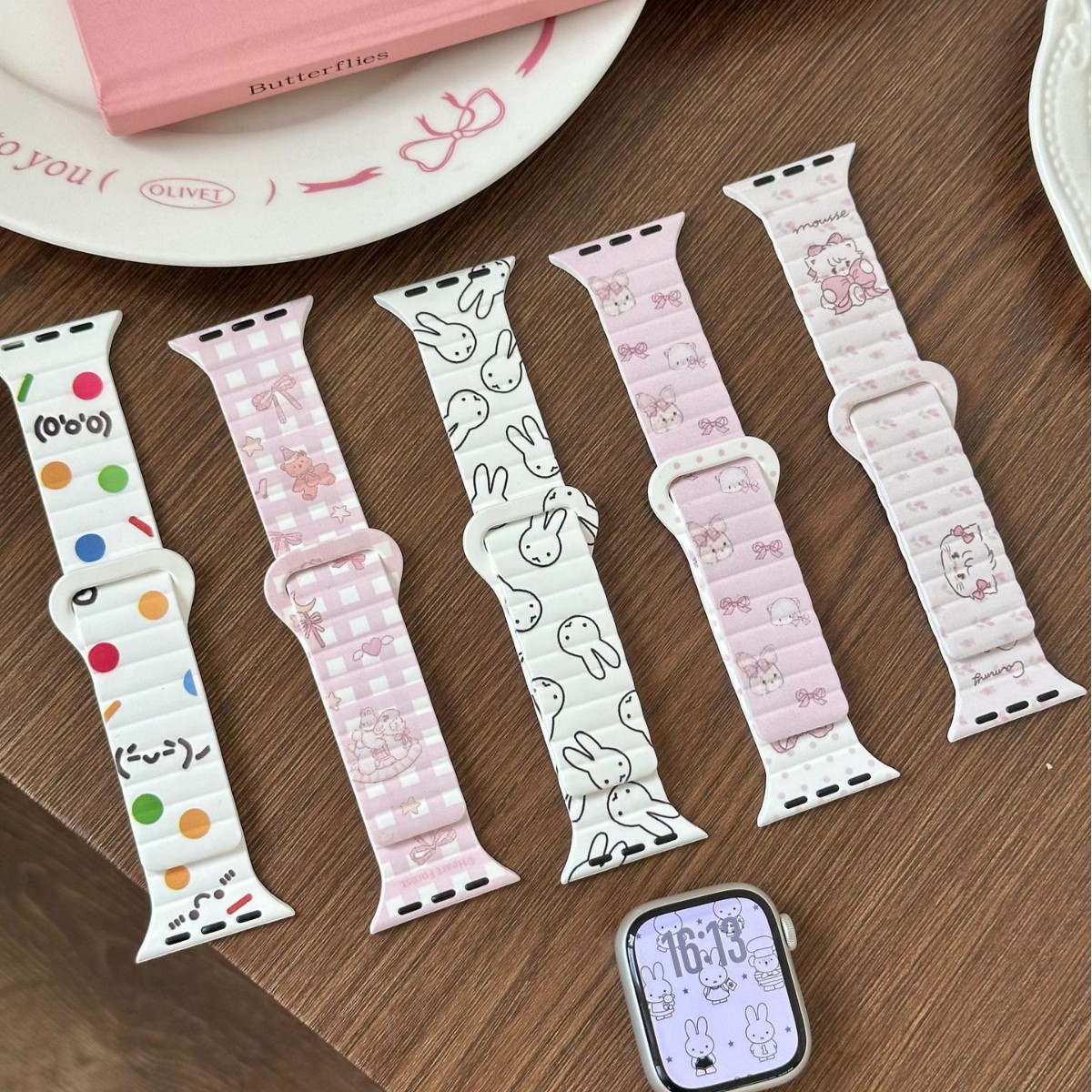 Small Fresh Pattern Loop Magnetic Watch Strap Suitable for Apple iWatch 11Th Generation 10/987Ultrase