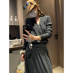 摩且 老钱松弛感 法式交叉V领针织衫显瘦高腰半身裙套装 MQ0802