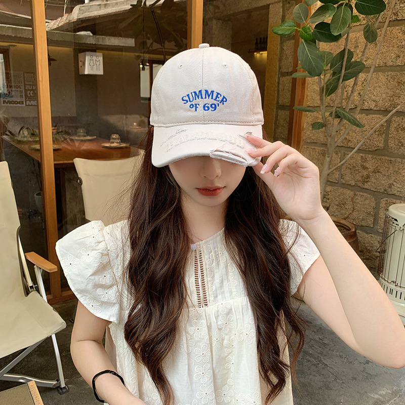 Fashionable baseball cap with letters