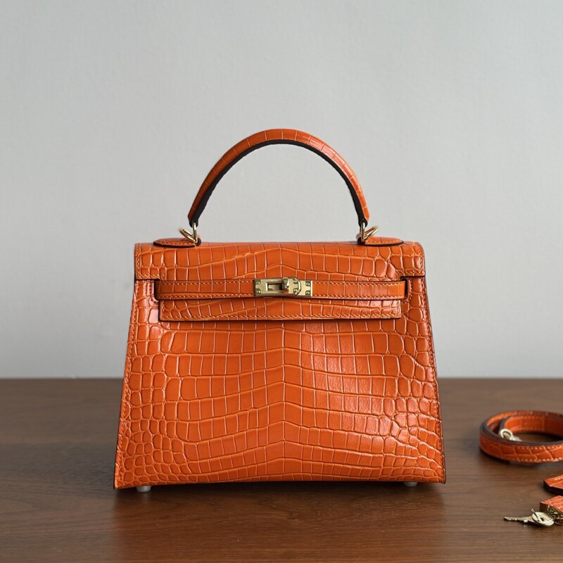 Hermès Crocodile Pattern Genuine Leather Kelly Bag 25cm, Full Steel Hardware, Top Layer Cowhide Embossed Imitation Crocodile Leather Handbag for Women Hermès Crocodile Pattern Genuine Leather Kelly Bag 25cm, Full Steel Hardware, Top Layer Cowhide Embossed Imitation Crocodile Leather Handbag for Women
