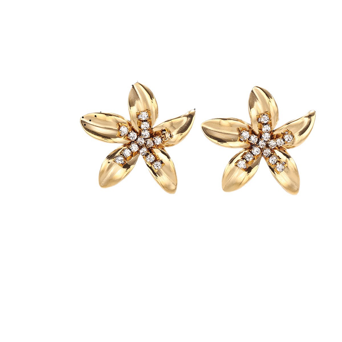 Tina Europa y los Estados Unidos de acero inoxidable ligero de lujo nicho flores perlas diamantes pendientes no desvanecen pendientes de venta caliente transfronterizos mujeres