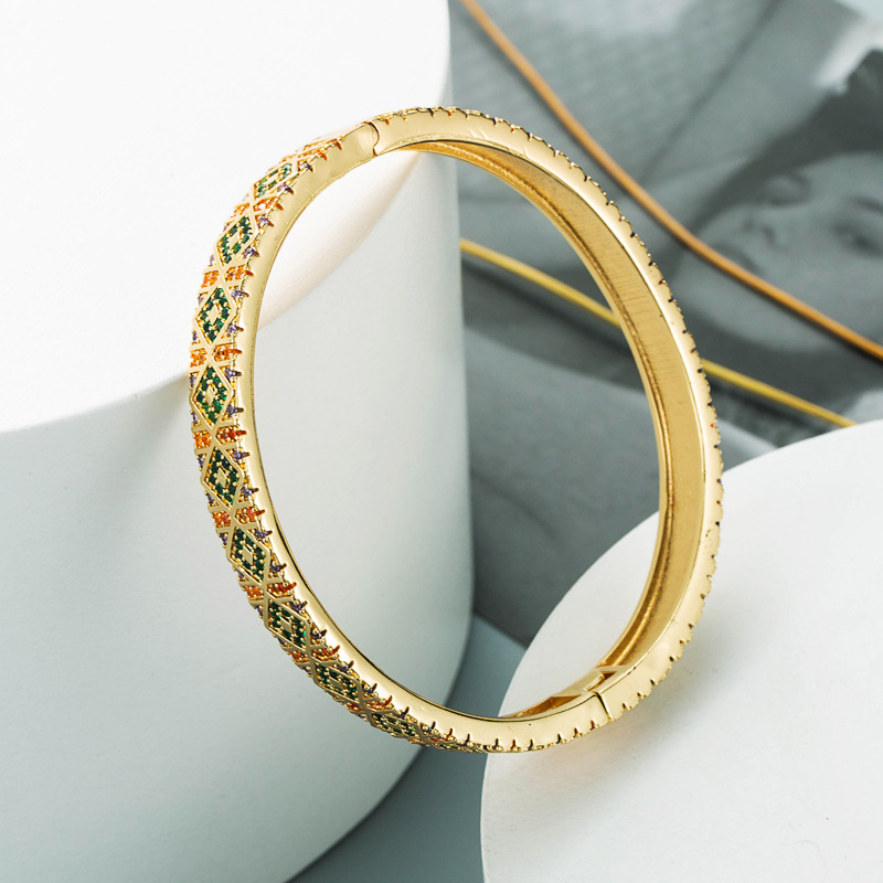 Creative Diamond Circle Bracelet Copper Plated Real Gold Micro-inlaid Color Zircon Jewelry display picture 4