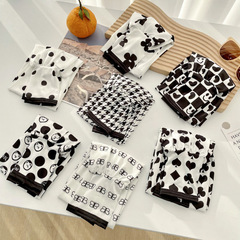 Black and White Small Flower Loose Sun Protection Sleeve Suits for Women Summer Ice Silk UV Protection Driving Cycling Hand Sleeve Arm Glove