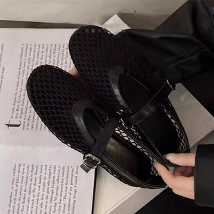 ��ʽ�U�վW���ЬŮ���⴩�A�^ƽ�װ���Ьһ�ֿێ��\�ڬ������Ь