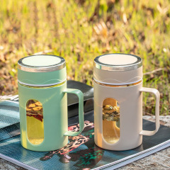 シンプルなガラスのコップは取っ手の二重のプラスチックのガラスの杯の事務室を持って水の杯の販促活動の贈り物のコップを飲みます。