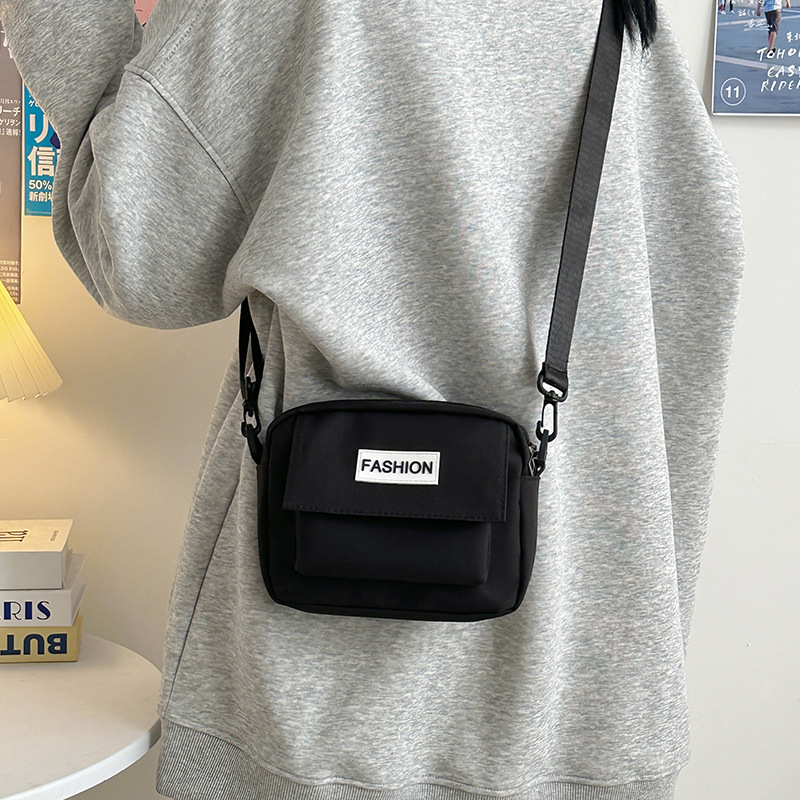 2025 nuevo bolso ligero de moda casual simple personalidad estudiante bolso de mensajero moda bolso de hombro casual pequeño cuadrado