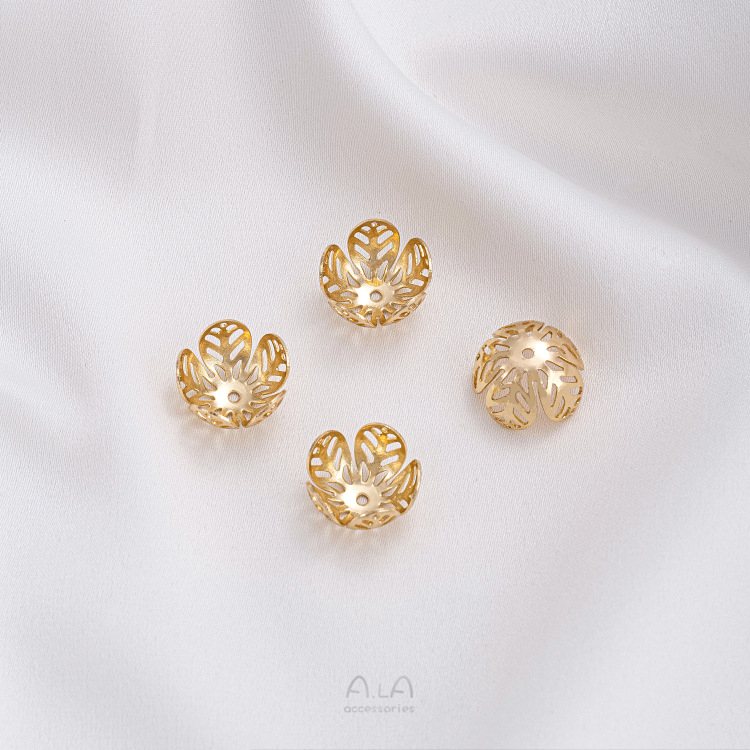 14K 골드 컬러 유지 속이 빈 꽃 모자 4 잎 클로버 하트 모양의 잎 매화 홀더 수제 구슬 홀더 DIY 보석 액세서리
