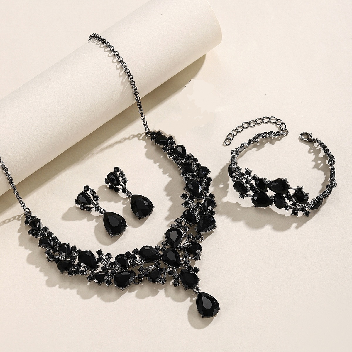 블랙 쓰리피스 슈트