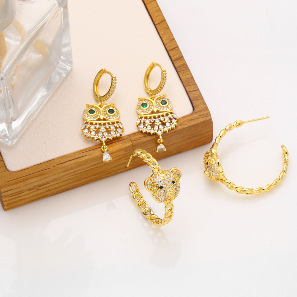 Fashion New Cute Bear C- Shaped Copper Stud Earrings Women