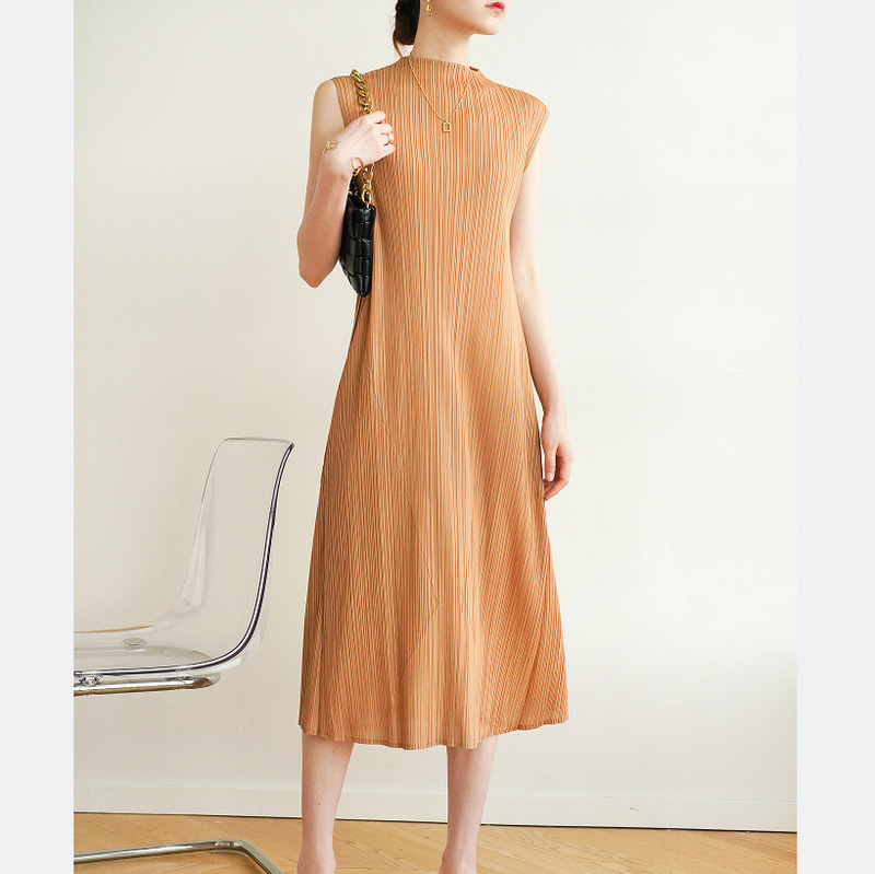 Counter quality 2024 Summer Sanzhai pleated designer soft elegant high-end sleeveless half turtleneck dress
