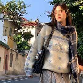 官图 慵懒风宽松手工钩花毛衣女秋冬复古撞色圆领针织衫上衣