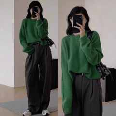 绿色浣熊绒圆领套头毛衣女秋冬宽松慵懒风软糯短款外穿秋季针织衫
