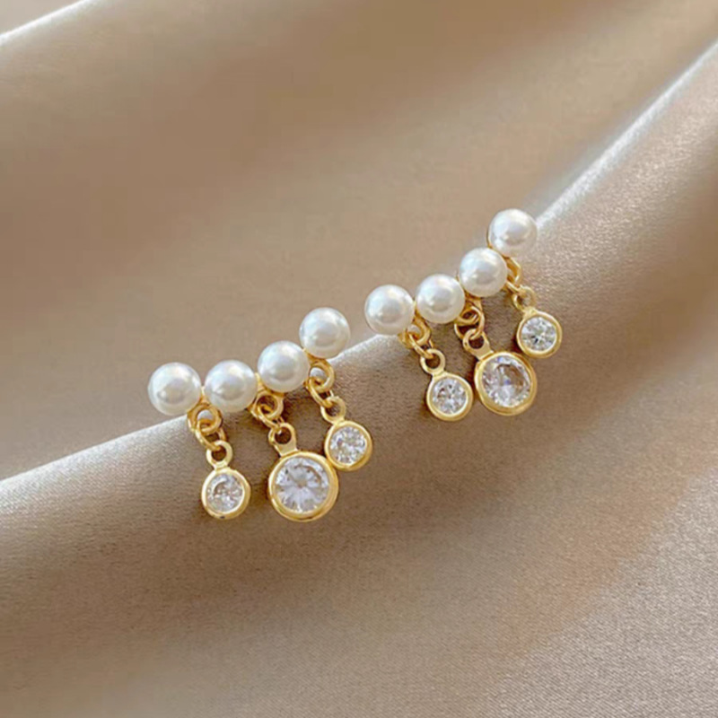 Retro universal fashionable earrings with zircon from pearl