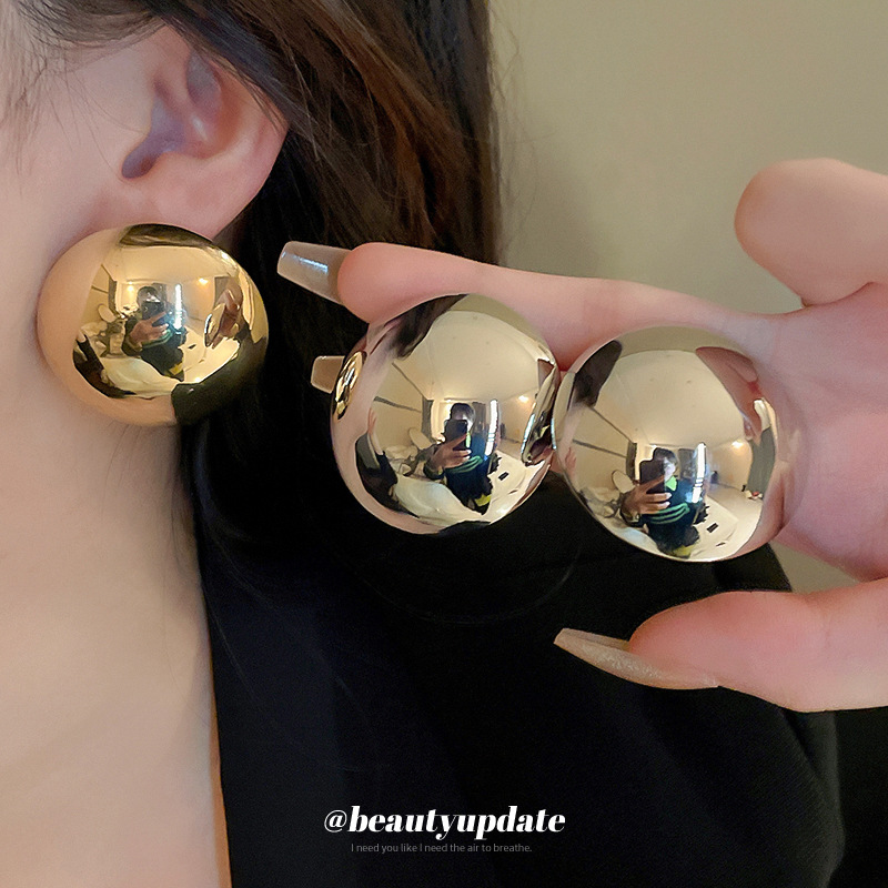 La aguja de plata rayó los pendientes europeos y americanos del semicírculo del metal de la industria pesada del diseño de los pendientes del nicho exageró los pendientes de alto grado para las mujeres