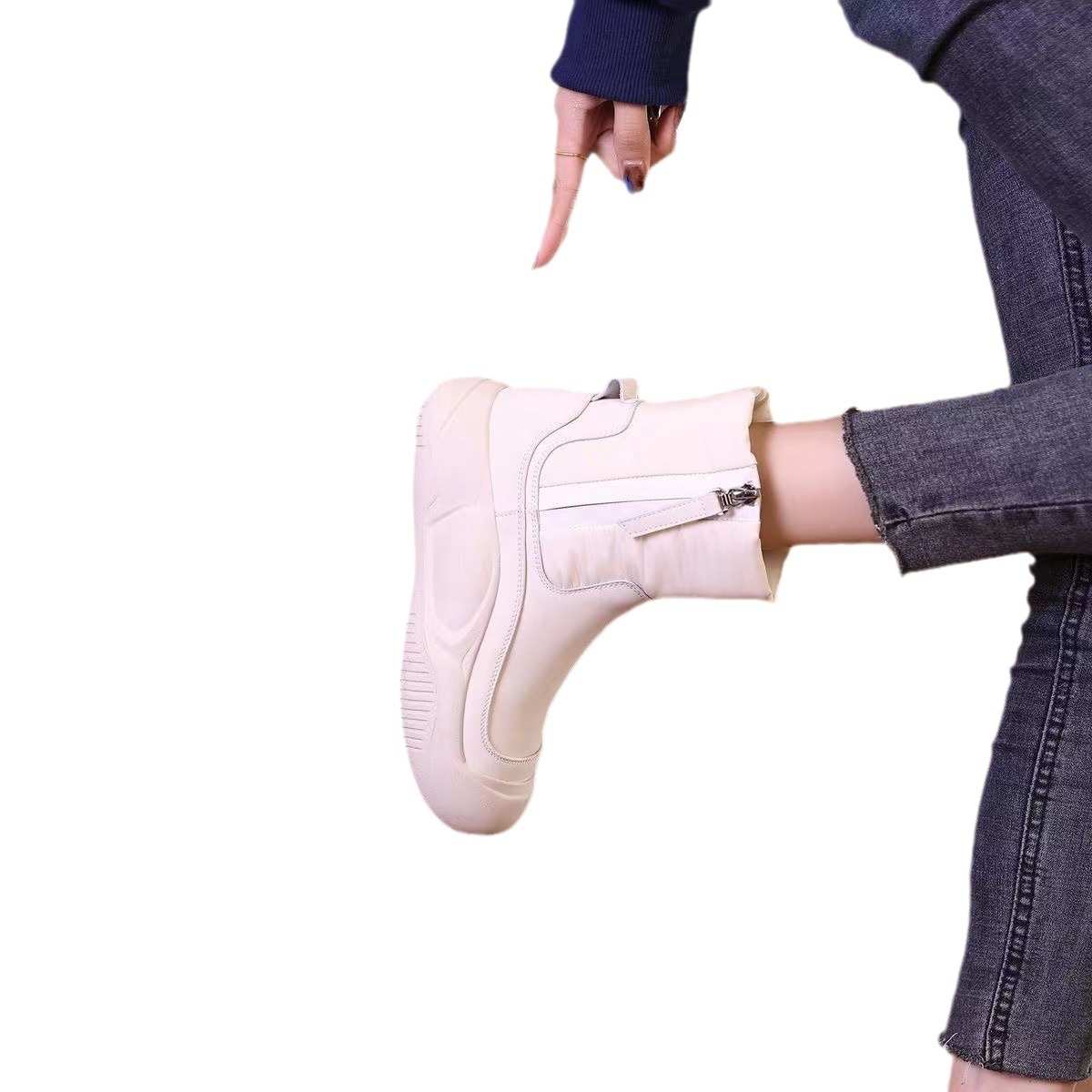 Botas de nieve explosivas mujeres 2024 nuevas botas Martin de invierno para mujeres zapatos de algodón grueso mujeres más botas cortas antideslizantes cálidas de terciopelo mujeres
