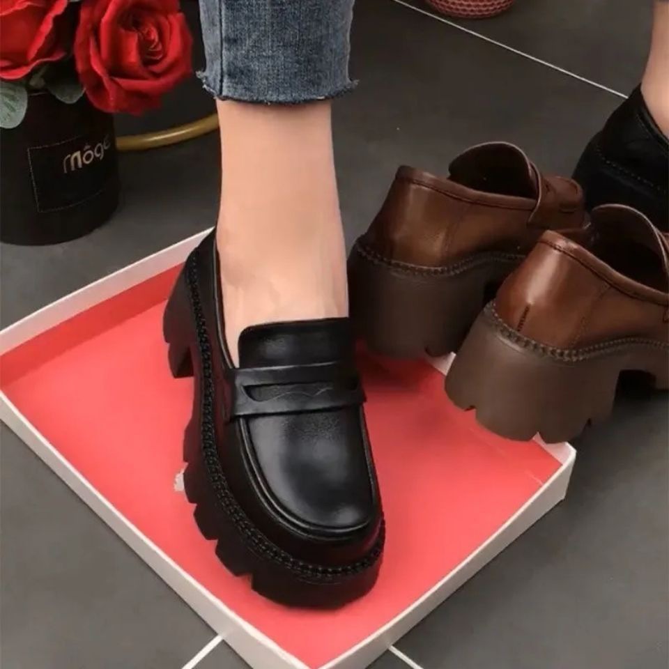 Primavera y otoño zapatos de cuero suave de un solo pie para mujeres aumentan la altura de los zapatos de cuero de estilo británico para mujeres con suela suave y gruesa zapatos de Lefour