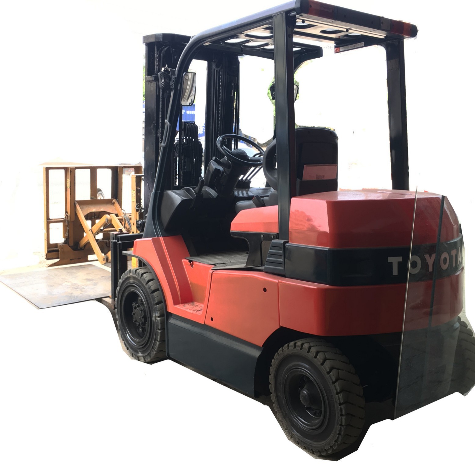 二手叉车3吨丰田电动叉车三节自由提升门架升高5.1米配推拉器出租