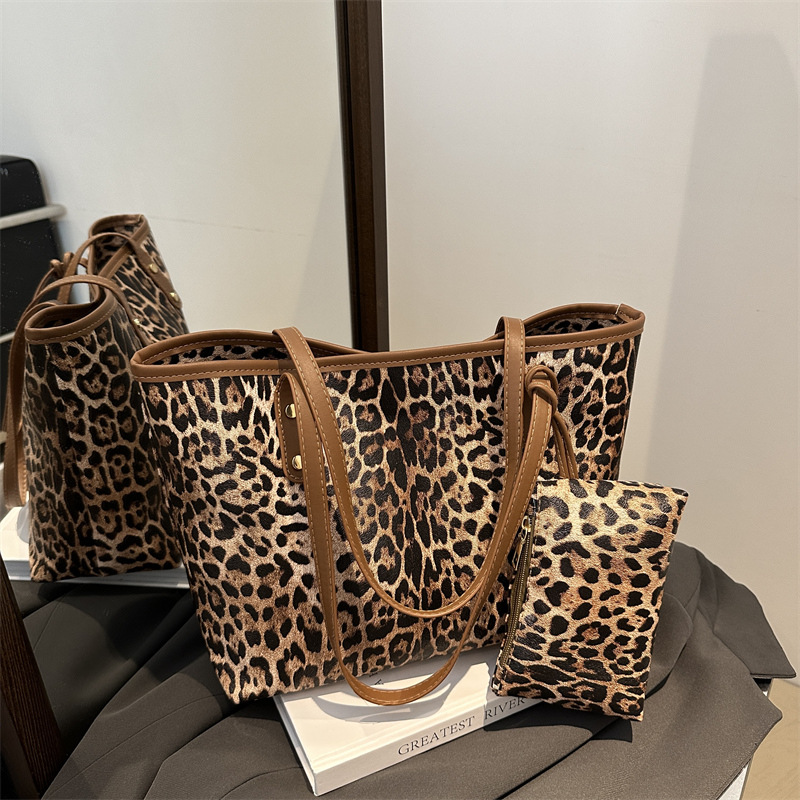 Women's autumn new large capacity simple portable commuting shoulder tote bag casual hand held underarm bag_voghion.com