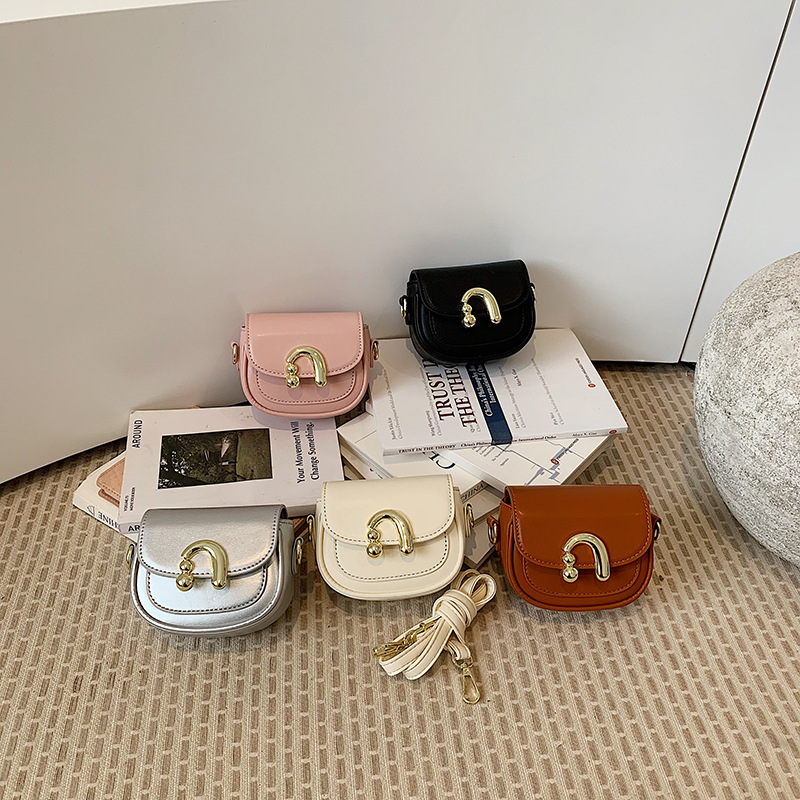 Cross-border minimalist letter print lipstick bag, Korean version, high-end niche commuter personalized fashion mini crossbody children's accessory bag